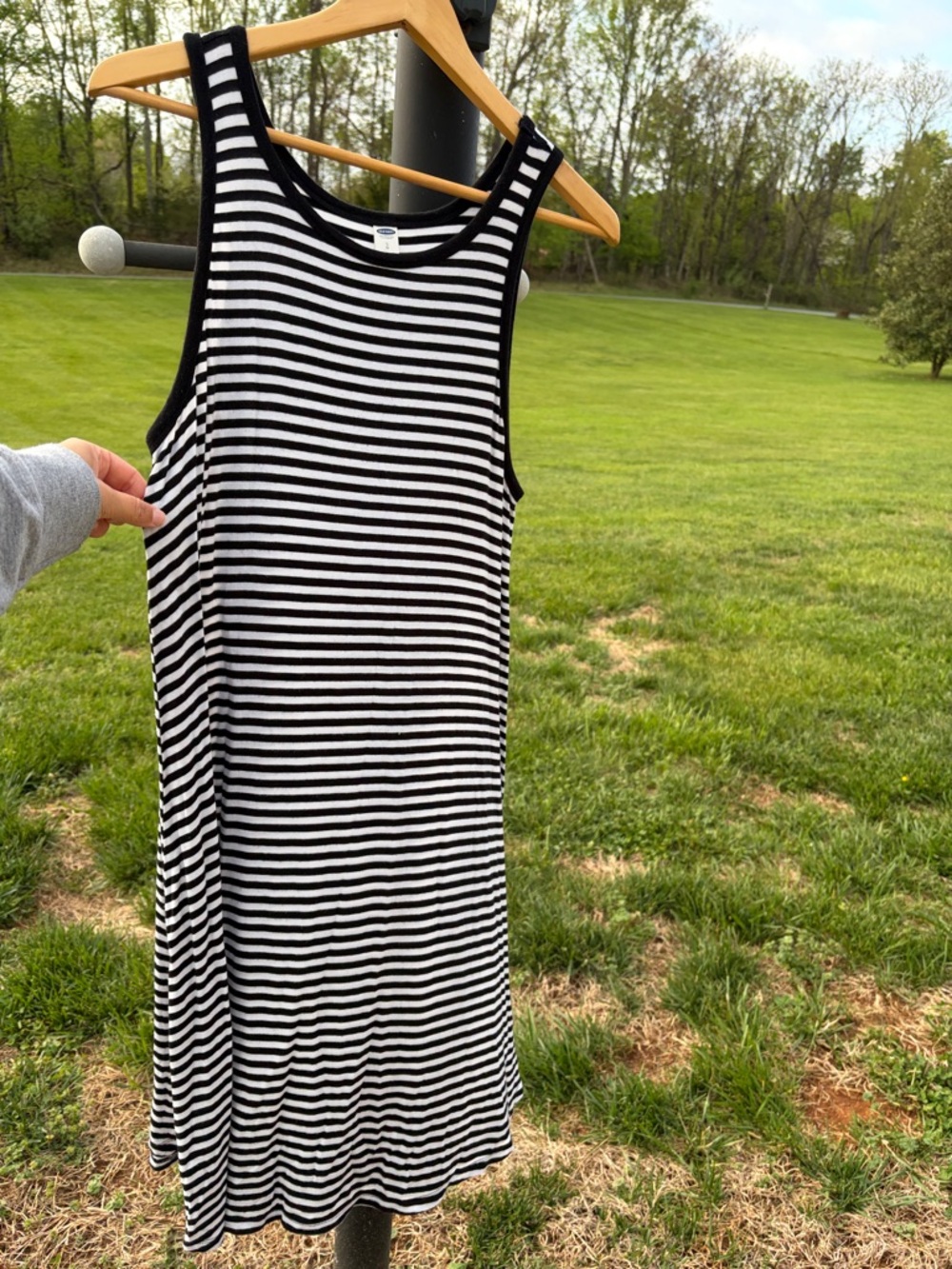 Old Navy b&w striped knit swing sleeveless dress - Picture 2 of 7